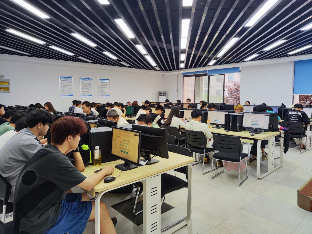 軟件工程專業(yè)成功舉辦2023-2024學(xué)年實(shí)習(xí)實(shí)訓(xùn)活動(dòng)